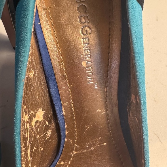 BCBGeneration size 9M Teal Blue, light bluebUltra suede Color block Pumps - Picture 8 of 12